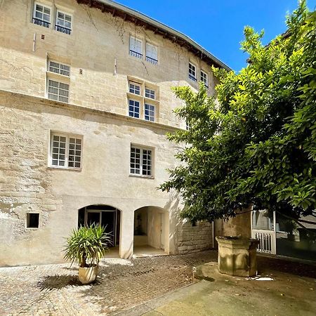 Appartement Aux Pieds Du Palais Des Papes. 亞維農 外观 照片