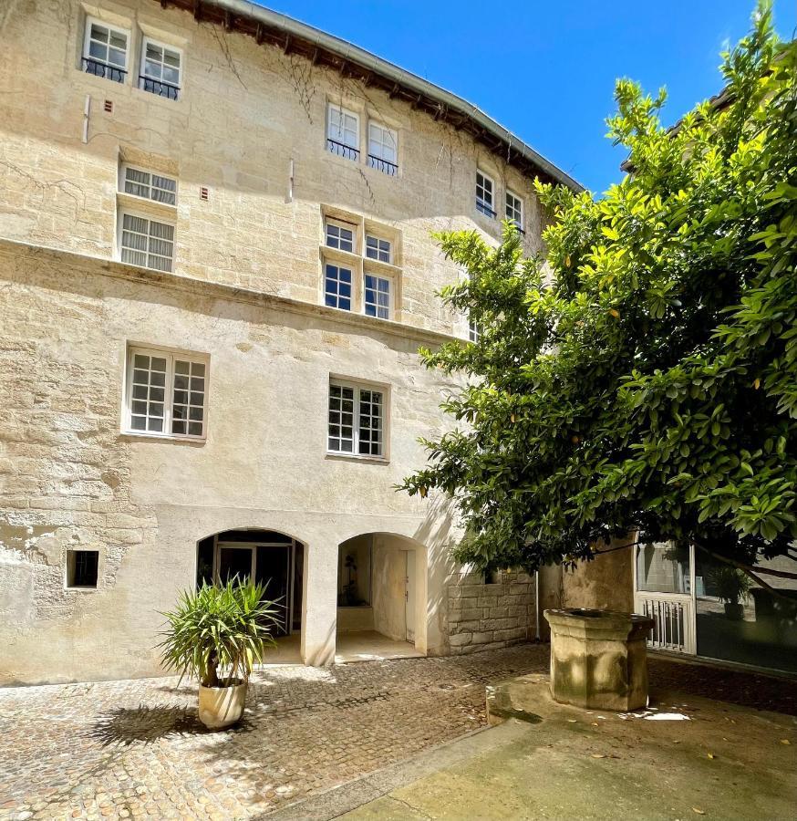 Appartement Aux Pieds Du Palais Des Papes. 亞維農 外观 照片